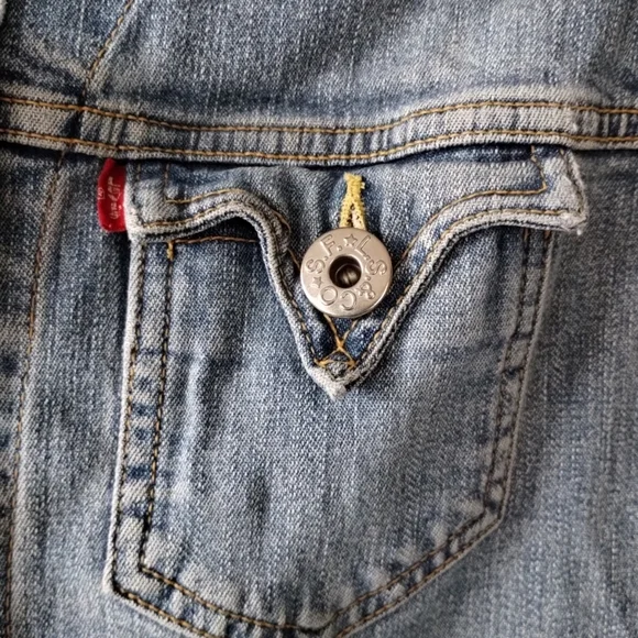 Levi's Blue Denim Vest Women's SZ Medium Cropped Y2K Classic Streetwear Casual - Picture 4 of 12